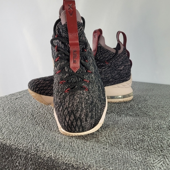 Nike Lebron XV GS - Picture 2 of 6